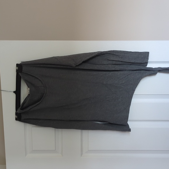 Soft gray long sleeve shirt with knotted hem - Picture 1 of 3